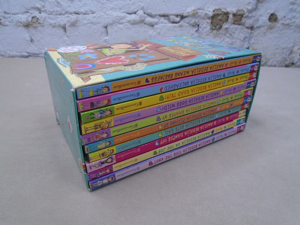 LOT OF 10 AMELIA BEDELIA CHAPTER BOOKS #1-10 BOX SET BY HERMAN PARISH AGES 6-10